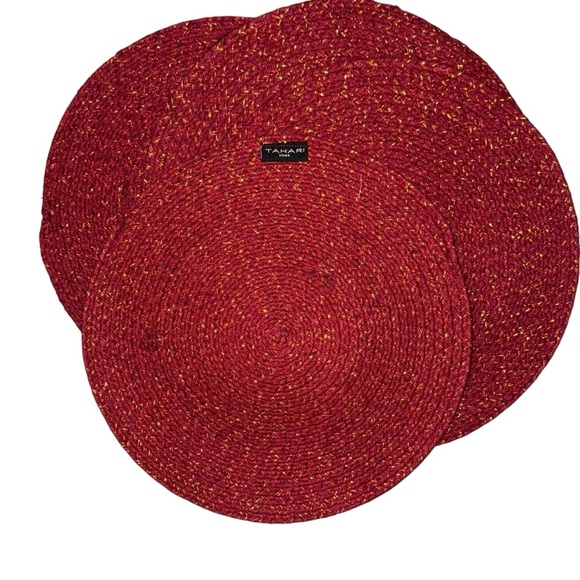Tahari Set of 4 Round Woven Placemats Red With Gold Thread 15” Polyester - Picture 1 of 3